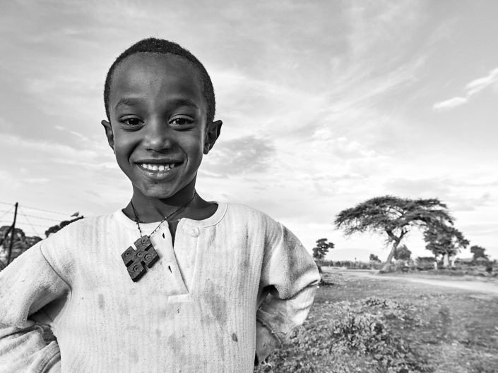enfant ethiopie avec une croix orthodoxe