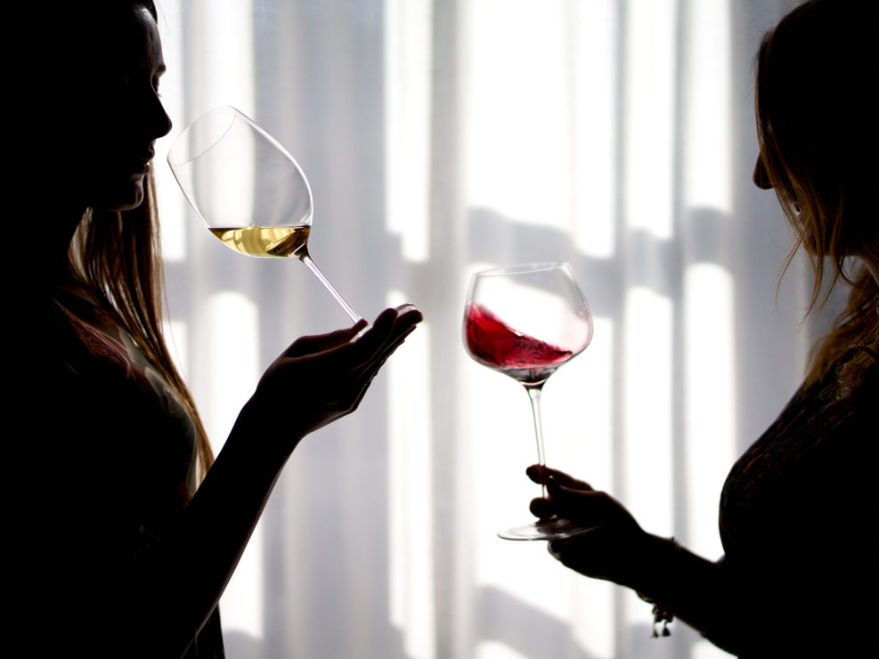 Dégustation de vin par des femmes