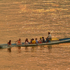 Traversée du Mekong au Laos en navette pirogue